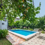 Gorgeous Hideout موستار